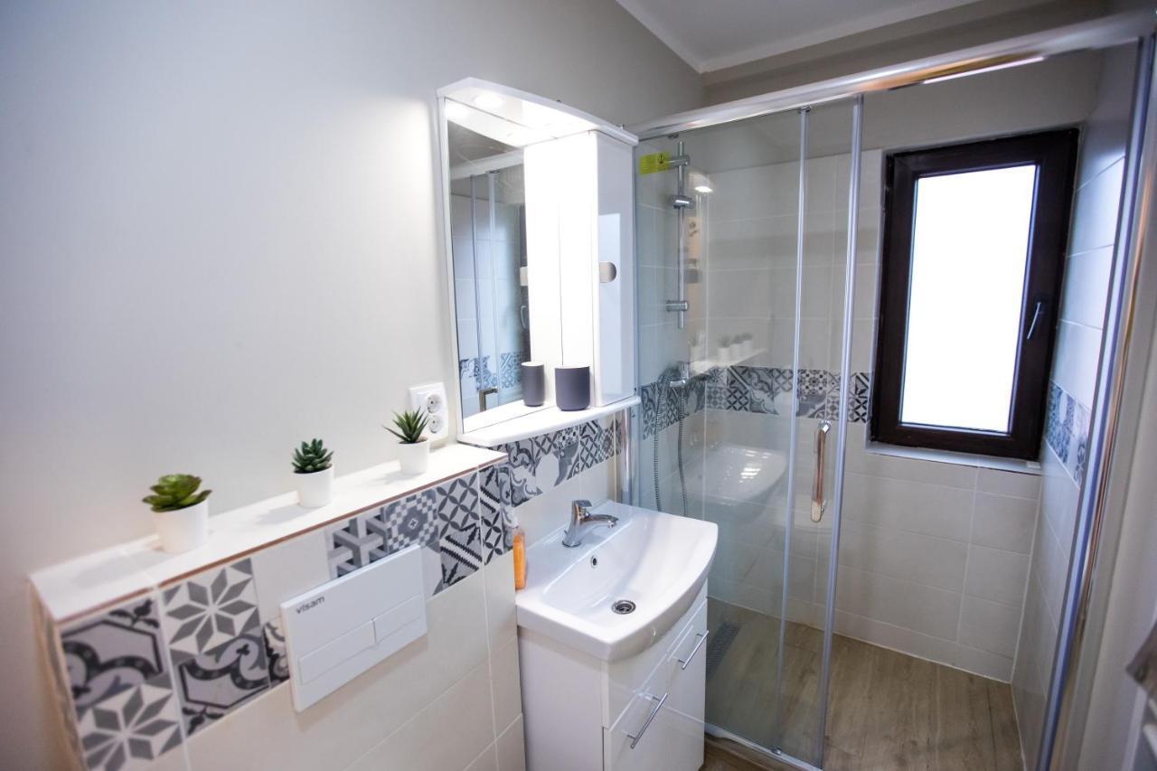Travel Homzzz Central Apartments - Tusnad Târgu-Mureş Extérieur photo